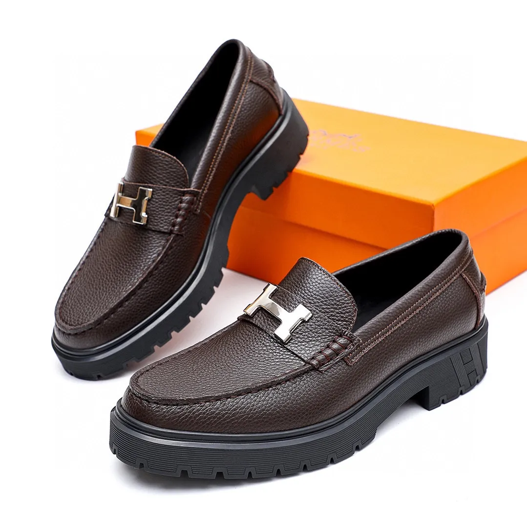 Men's shoes 💰700 💐[HERMES] popular men's shoes counter original items! The world's top brands...Luxury quality...//Fashion and high-end footwear 👍💪🏻...give you a low-key luxury comfort experience👍. The upper is made of pure Italian-imported original top-layer pebbled cowhide. Sweat-absorbent cowhide leather lining. Comfortable and breathable. The original rubber-plastic flower foam light outsole is high-end and classy. Luxurious and noble!! .. OEM factory shipment [Hug] stall.. Original plate. Welcome to taste..39-45 (38.45.46🉑️Customized)